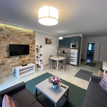 Castle Residence Apt. Zamorei Буштені Екстер'єр фото